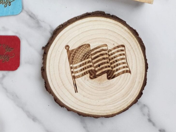 sous-verres en bois gravés